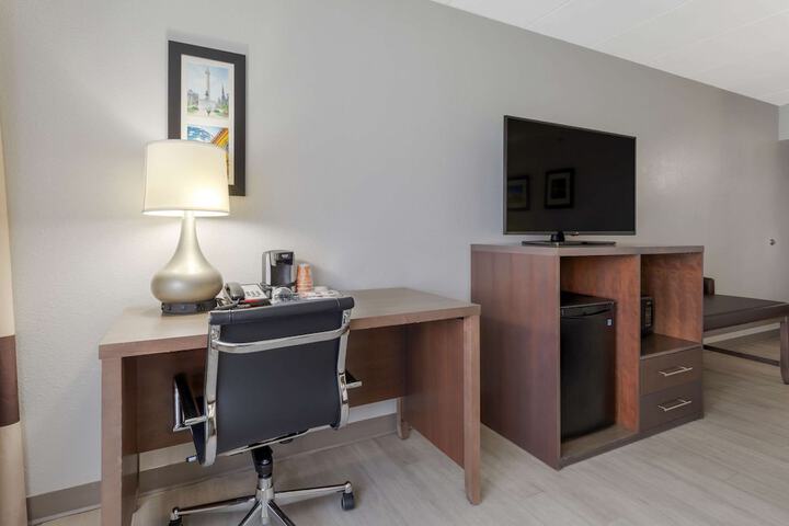 Clarion Hotel & Suites BWI Airport North