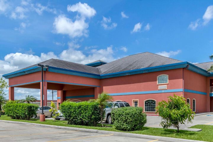 Quality Inn & Suites at the Outlets Mercedes / Weslaco