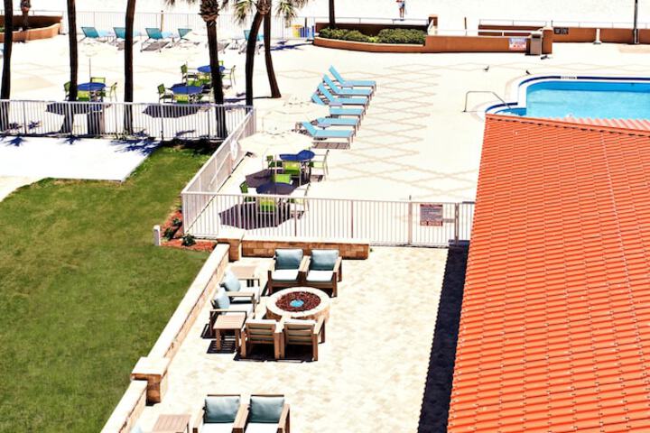 Holiday Inn & Suites Daytona Beach on the Ocean by IHG