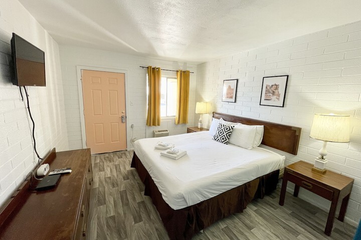 Room 30 of 63