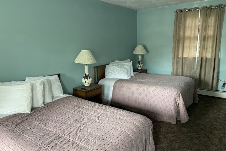 Laurelwood Inn and Steakhouse