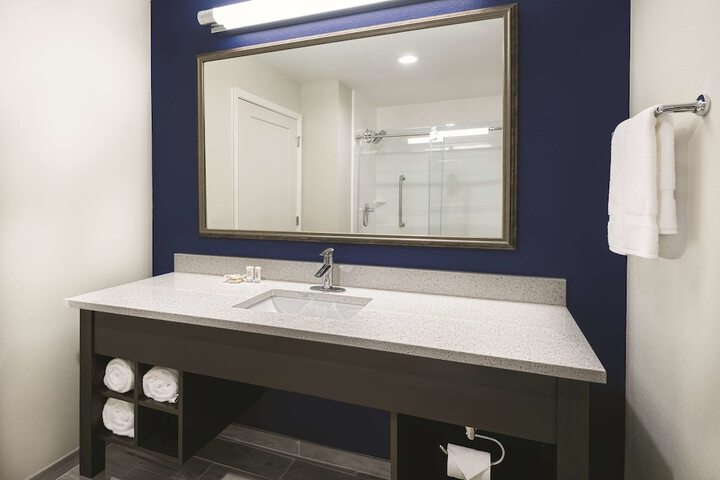 La Quinta Inn & Suites by Wyndham Odessa N. - Sienna Tower