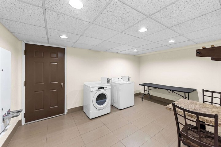 Comfort Inn & Suites Heath - Newark South