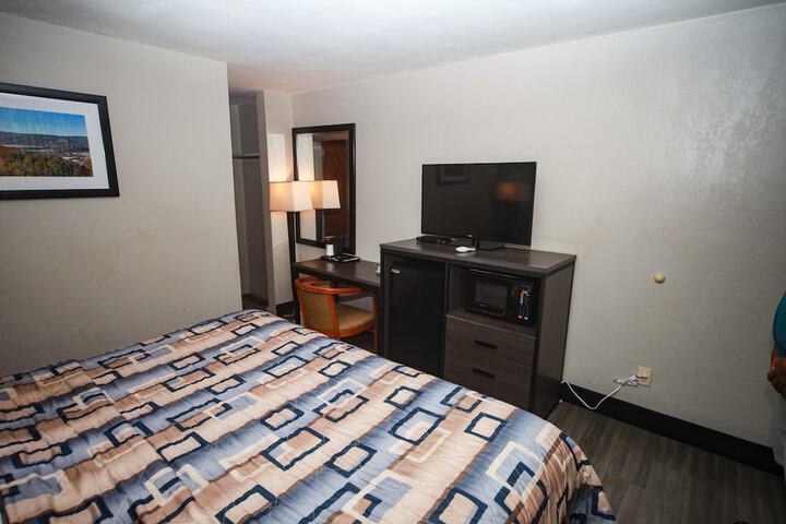 Room 25 of 28