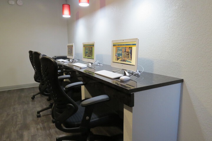 Business Center 32 of 34