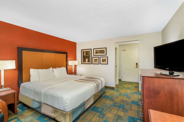 Room 16 of 25