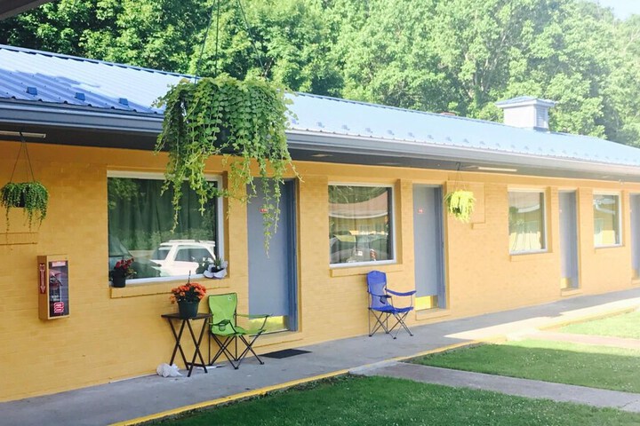Greystone Motel