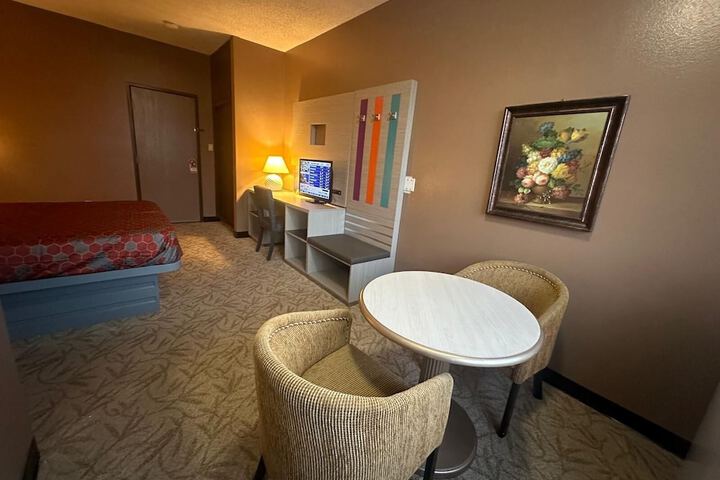 Room 17 of 28