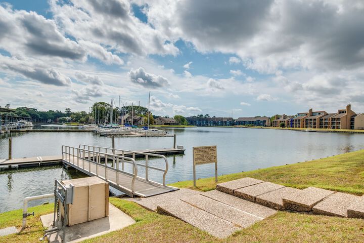 Lake Conroe Condo: Patio & Water Views