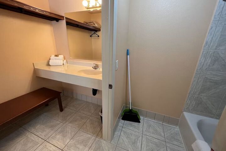Room 42 of 61