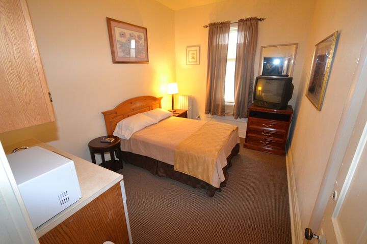 Room 28 of 38