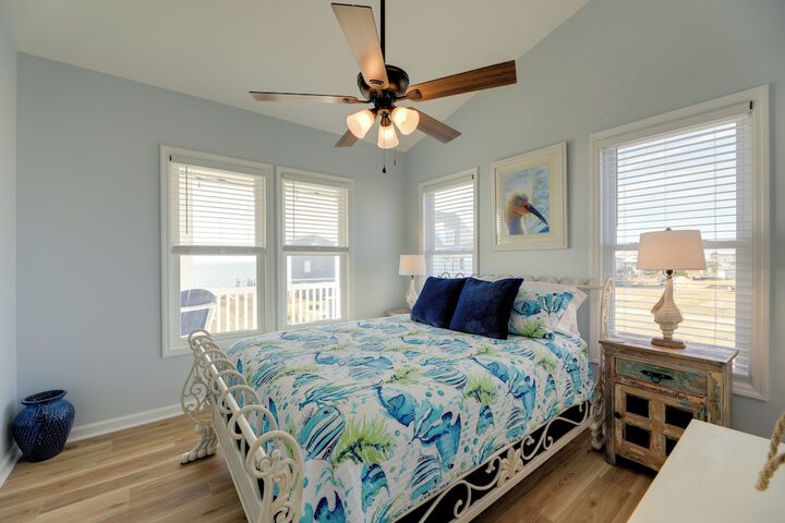 Waterview Home w / Sunset & Lighthouse Views