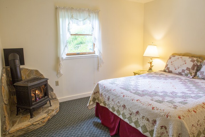 The Chimney Rock Inn & Cottages