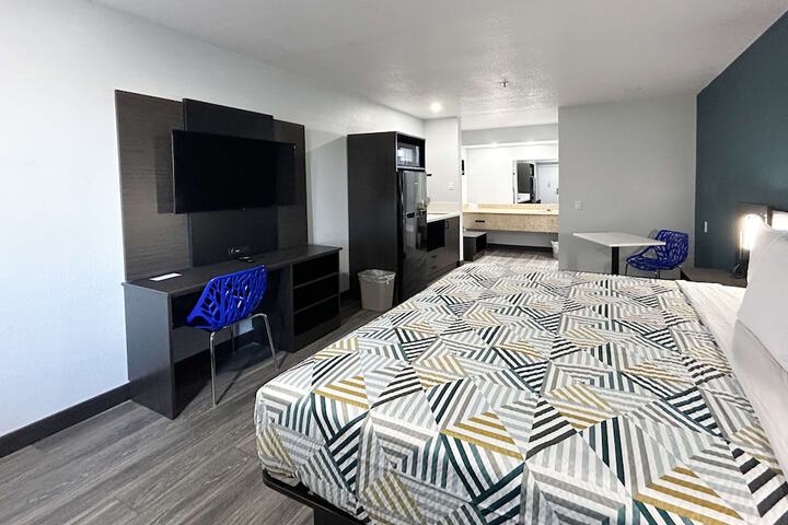 Room 9 of 12
