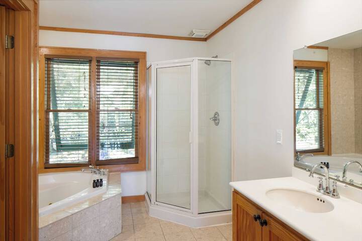 Raven by Avantstay Entertainers Dream w / Pool Hot Tub, Game Room! 9 Brs!