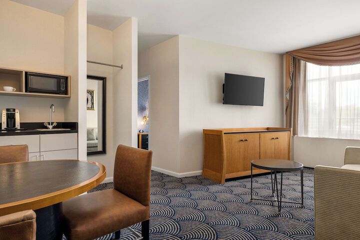 Room 11 of 34