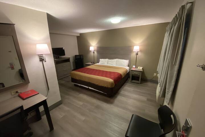 Room 26 of 38