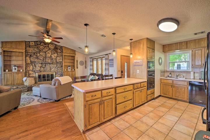 Grand Lake Views + Fire Pit: Monkey Island Home!