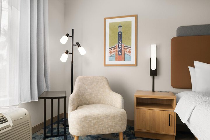 Hampton Inn & Suites Ontario