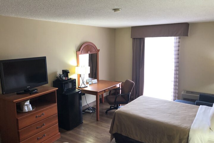 Room 27 of 38