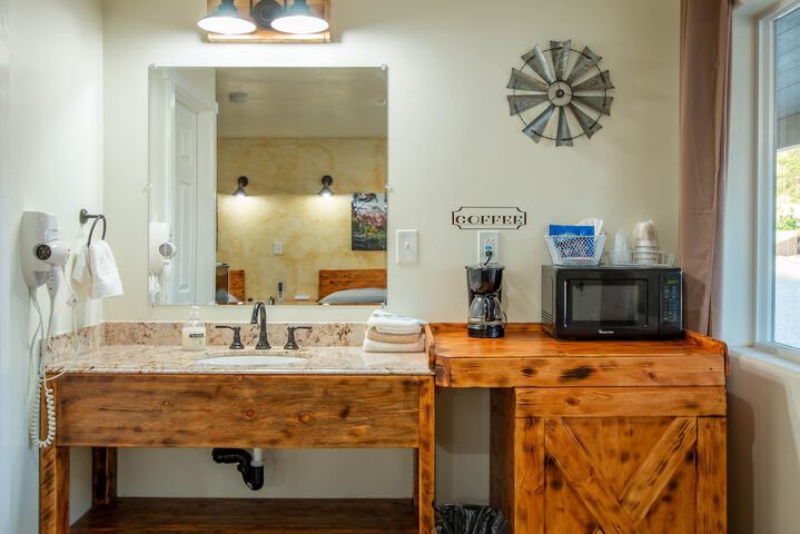 Hurricane Hideaway Lodging