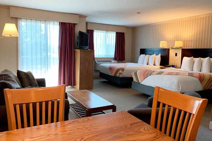 Coachman Inn & Suites