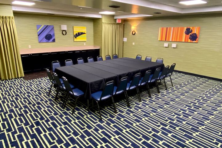 Holiday Inn Express Suites Plant City by IHG
