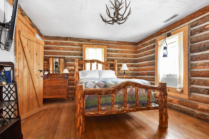 Room 11 of 26