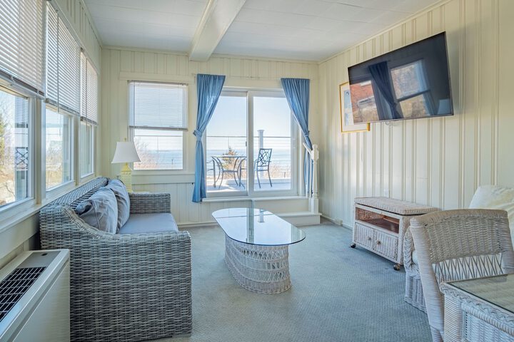 The Yankee Clipper Inn