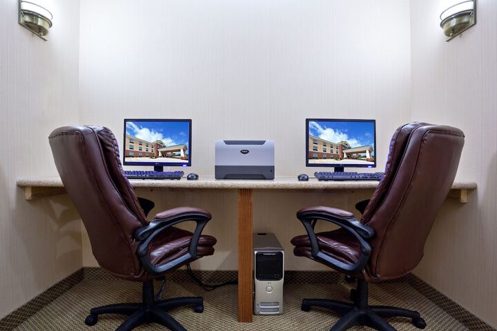 Holiday Inn Express Hotels and Suites Dayton North Tipp City by IHG