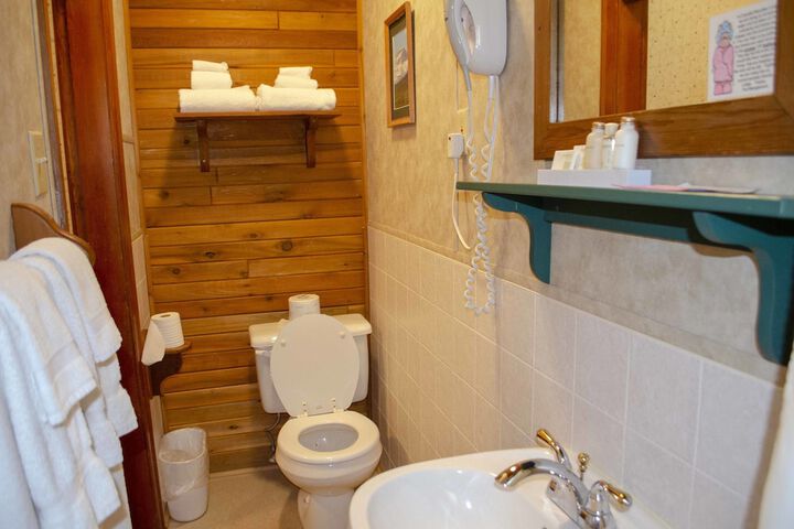 Crandell Mountain Lodge