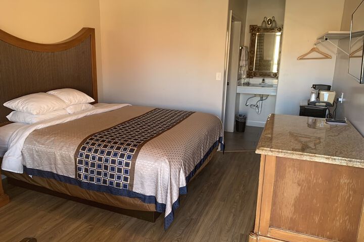 Room 17 of 24