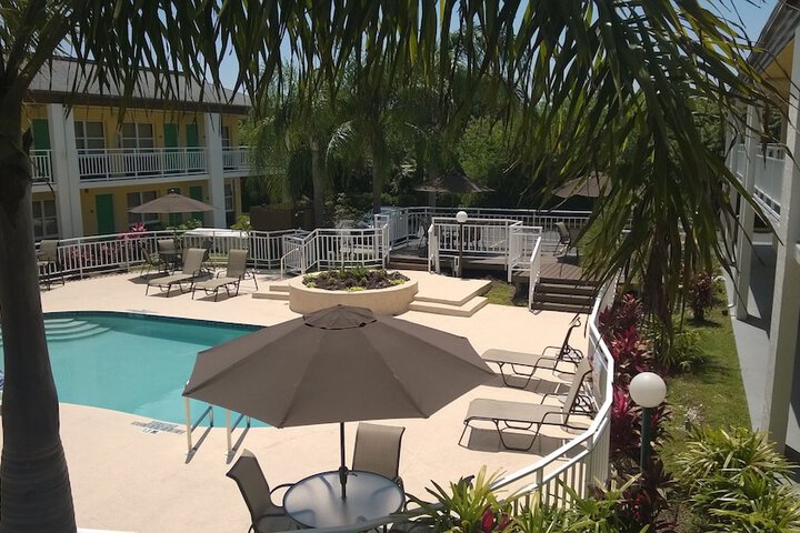 Pool 6 of 24