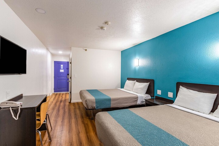 Room 12 of 37