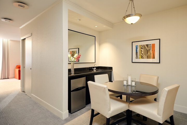 Loews Philadelphia Hotel