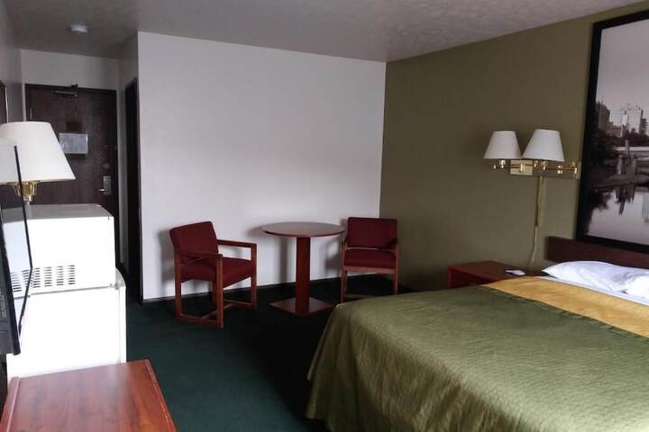 Room 28 of 32