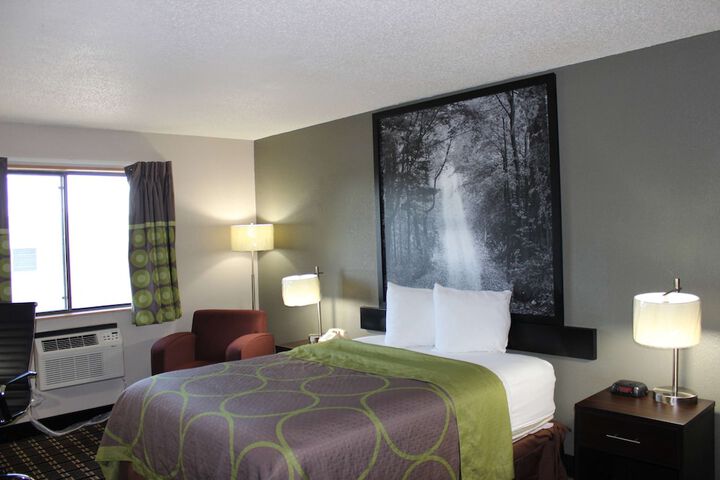Super 8 by Wyndham Wyoming / Grand Rapids Area