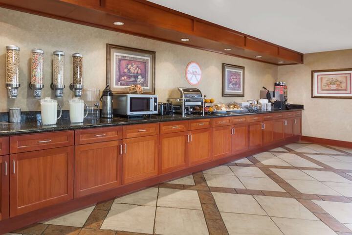 Breakfast/Coffee Service 17 of 22