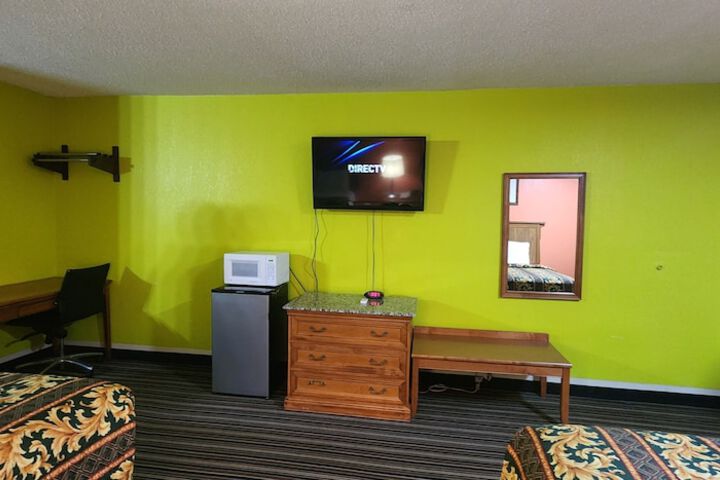 Room 13 of 32