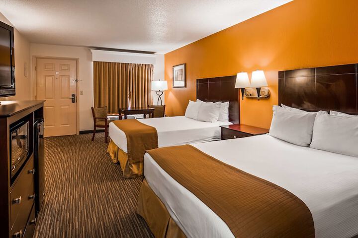 Room 4 of 12