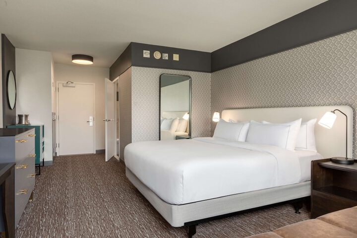 Room 34 of 73