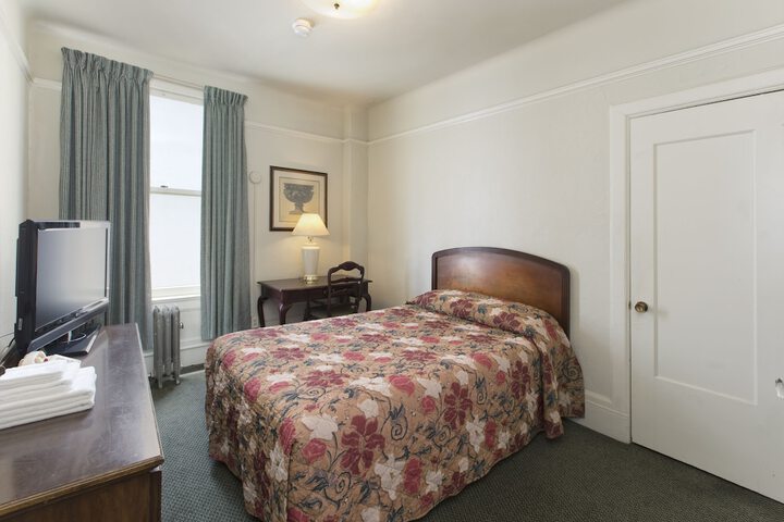 Room 14 of 38