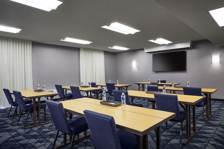 Courtyard by Marriott Kansas City Overland Park / Metcalf