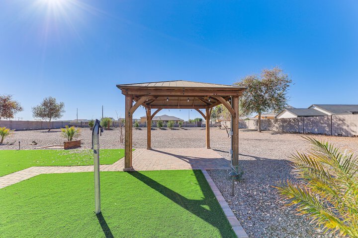 Spacious Queen Creek Home w / Hot Tub & Pool!