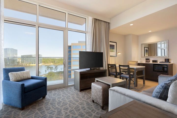 Embassy Suites by Hilton The Woodlands at Hughes Landing
