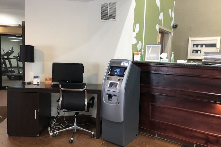 Business Center 73 of 76