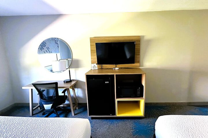 Room 10 of 34