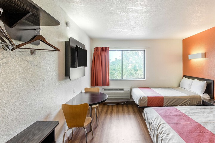 Room 22 of 34