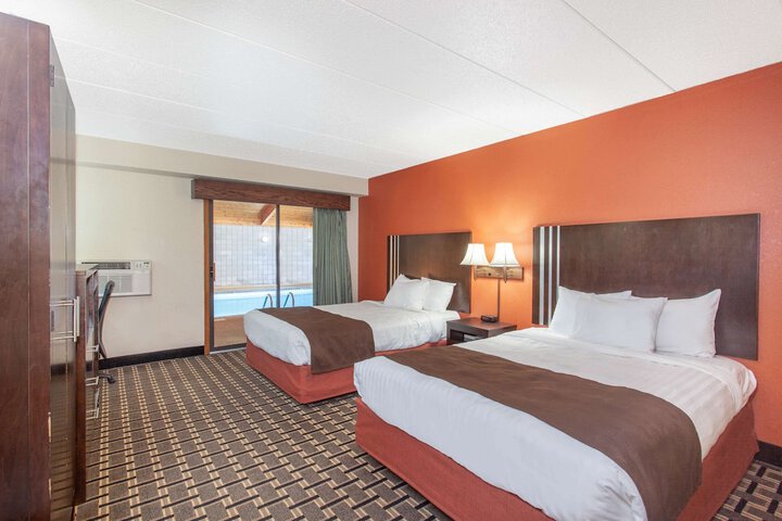 Room 13 of 26