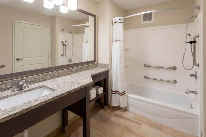GrandStay Cannon Falls